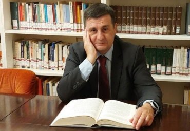 Académico Patricio Lombardo publica libro sobre relación entre cuerpo y alma