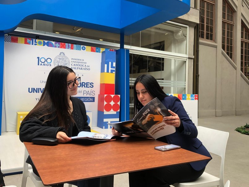 Revista “Somos PUCV” ofrece un retrato del país que sueñan las y los estudiantes