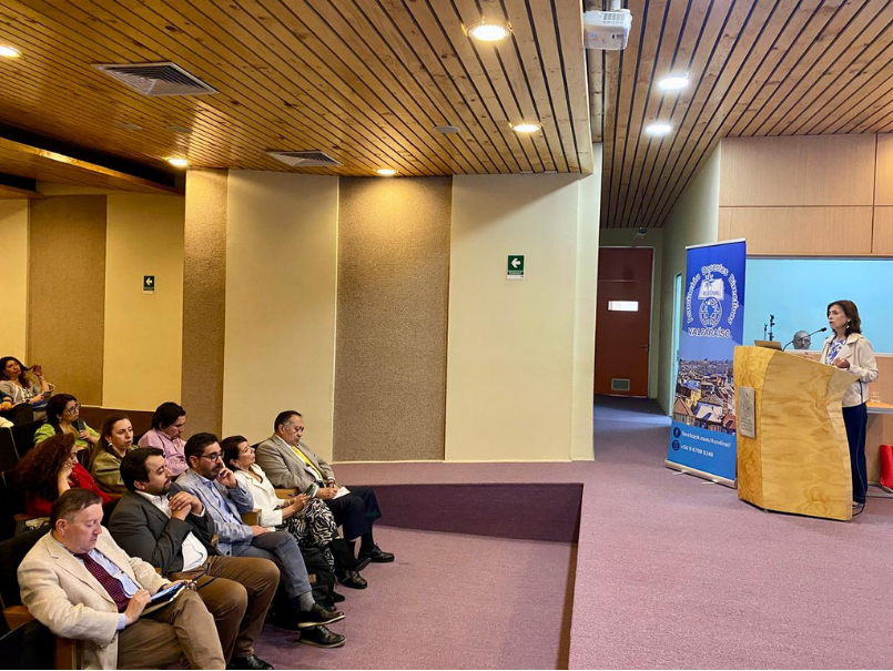 Seminario de ASODIVAL y Líderes Educativos PUCV plantea bases para crear una Carrera Directiva nacional