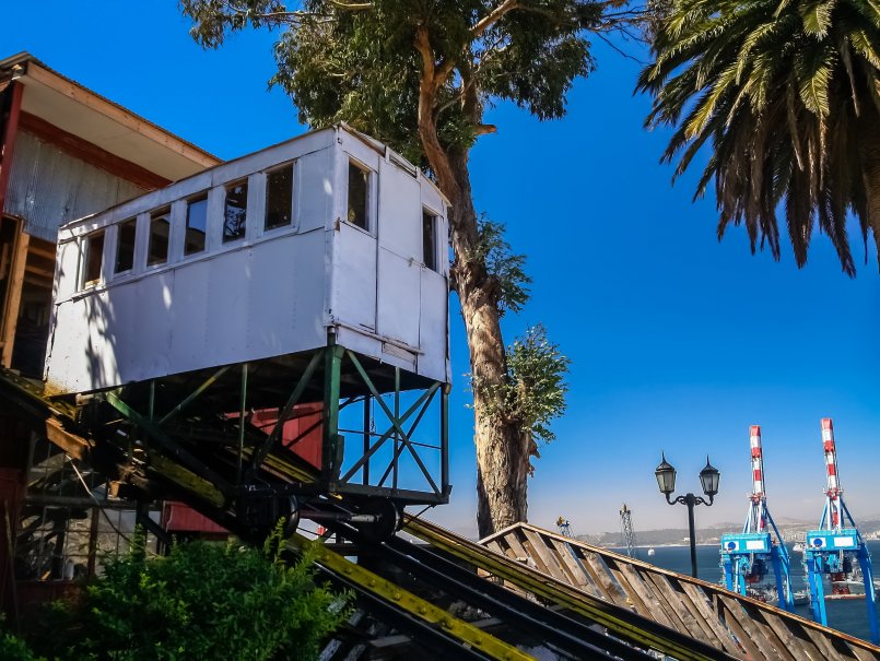 Proyecto contribuye a la preservación de ascensores de Valparaíso como medio de transporte patrimonial