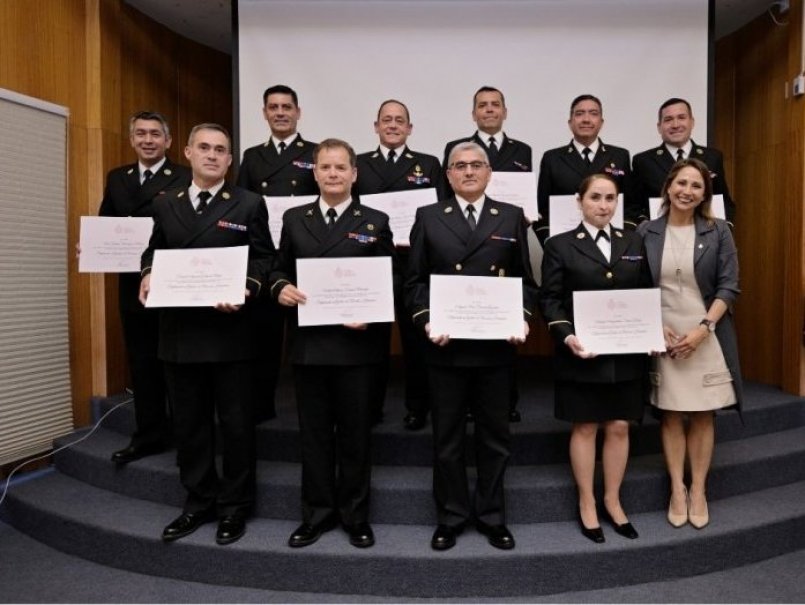 Suboficiales de la Armada concluyen diplomado en Gestión en RRHH en la PUCV