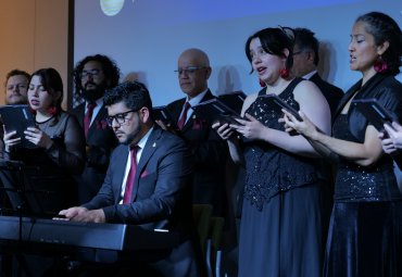 Música coral y tradición navideña marcaron el concierto “Cantus Natalis” en PUCV Santiago
