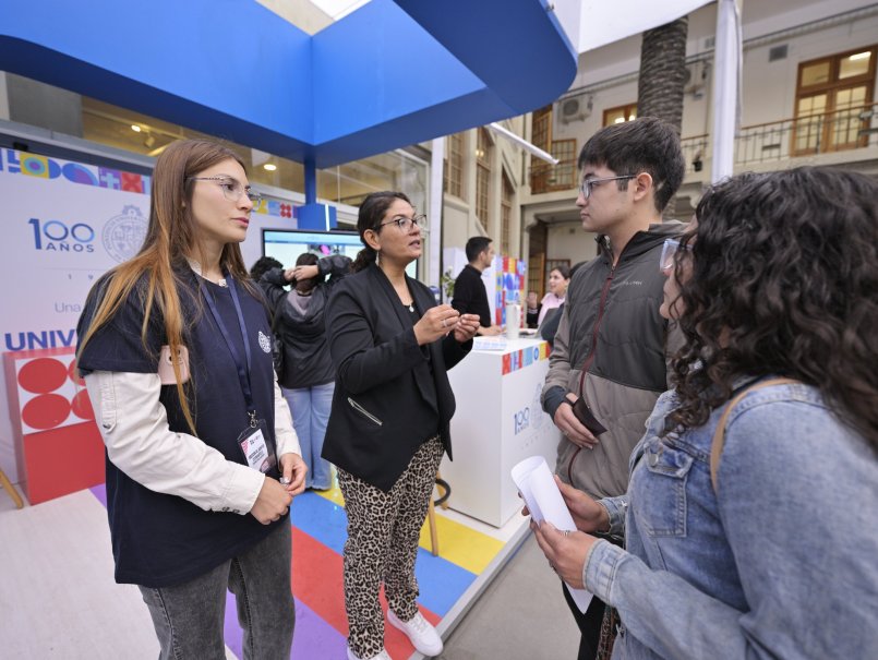 Estudiantes de distintas regiones ingresan a la PUCV para comenzar su formación universitaria