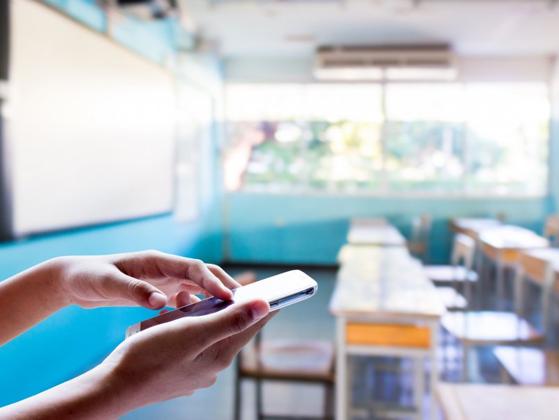 Advierten que éxito en prohibición del uso de los celulares radicará en su implementación pedagógica