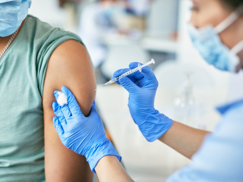 Curvas superpuestas de virus respiratorios complejizarían panorama para grupos de riesgo en invierno