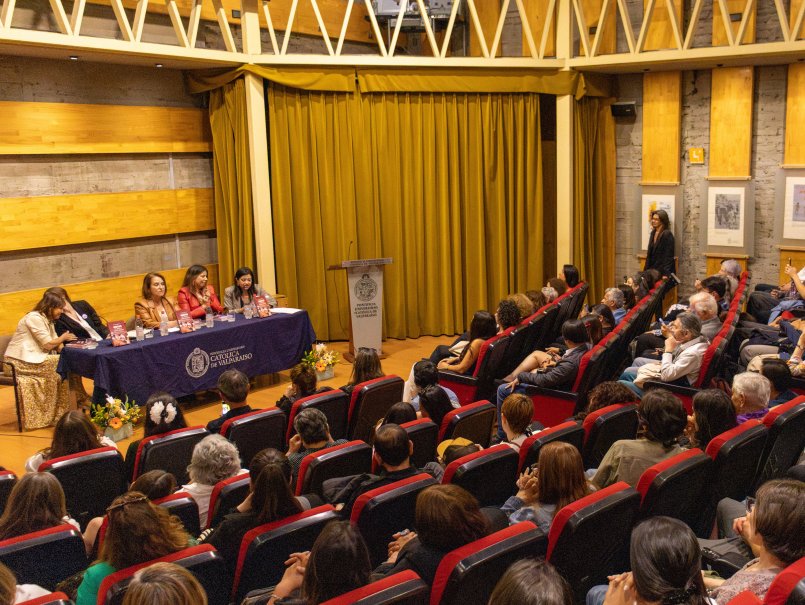 PUCV Editions presented book that gathers stories of 40 inspiring chilean women