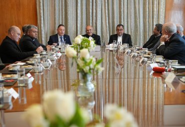 Cardenal José Tolentino de Mendonça inicia su agenda en la PUCV con reunión con sus máximas autoridades