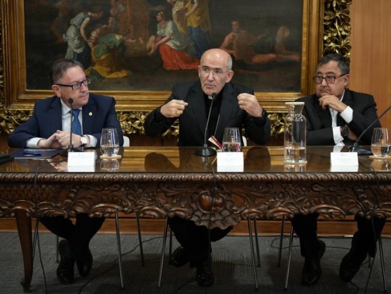 Cuerpos colegiados de la Universidad se reúnen con el Cardenal José Tolentino de Mendonça