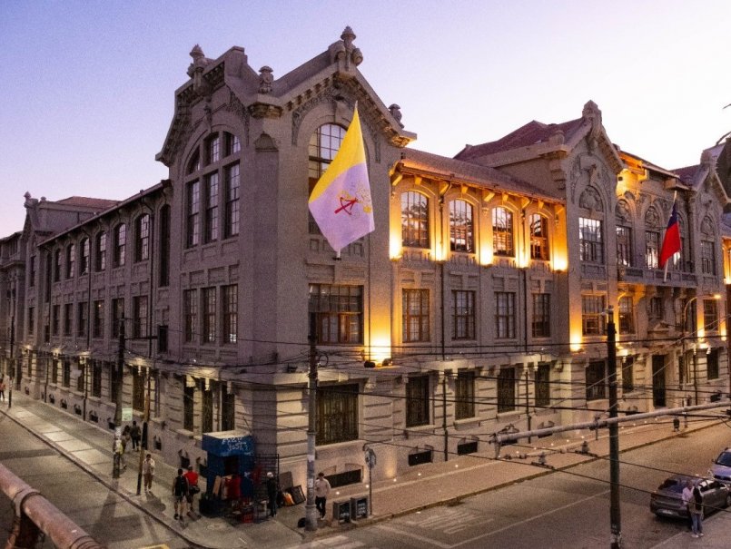 PUCV conmemora 98 años con saludos de universidades, redes académicas y mundo productivo