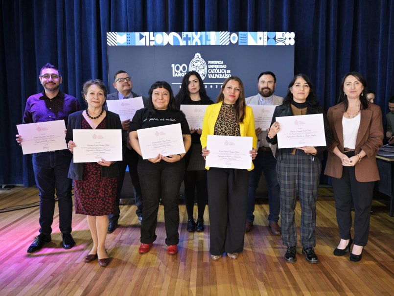 Reconocen a más de 300 estudiantes en ceremonia de entrega de diplomas de Formación Continua