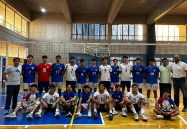 Selección de Vóleibol realizó entrenamiento con estudiantes de colegio SS.CC de Viña del Mar
