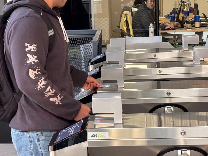 Torniquetes y accesos controlados consolidan ecosistema de seguridad en la PUCV