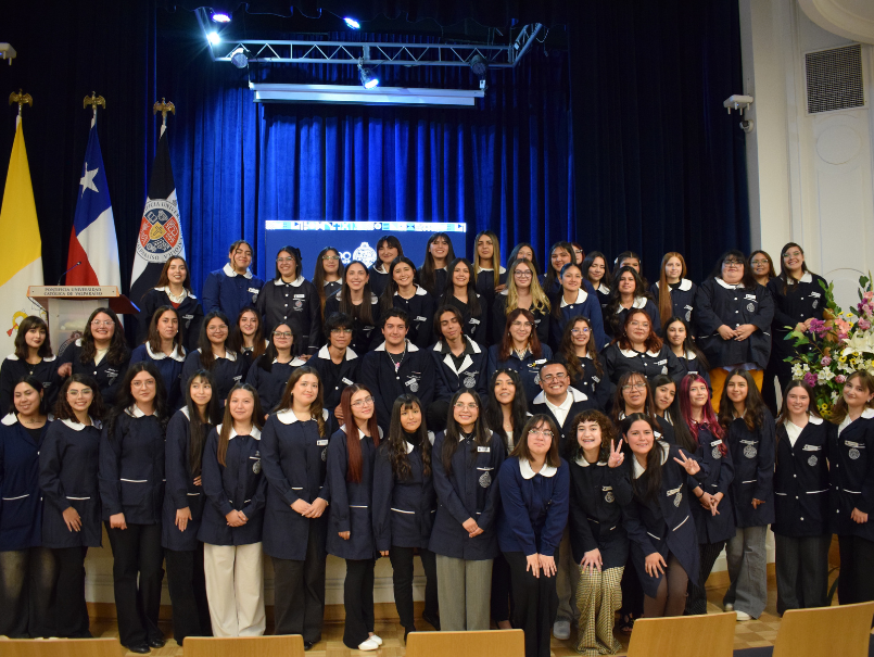 Vocación docente: estudiantes de Pedagogía celebran ceremonia de investidura