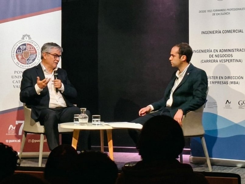 Exministro Mario Marcel profundizó en los desafíos económicos y fiscales del país