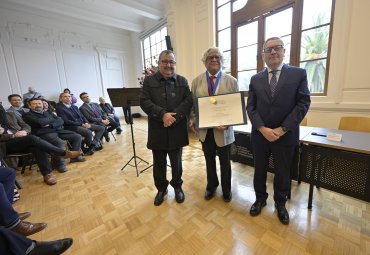Profesor Luis Álvarez recibió el grado de Doctor Honoris Causa de la Universidad