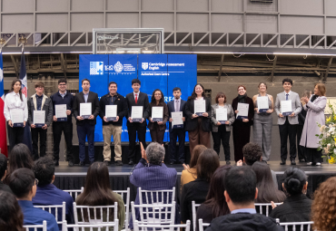 Formación con mirada global: Entregan certificaciones Cambridge a más de 330 estudiantes
