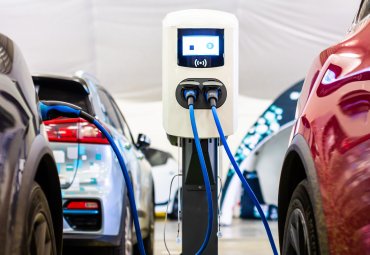 Estudiante PUCV lidera innovador modelo con IA para redefinir las políticas de electromovilidad en Chile