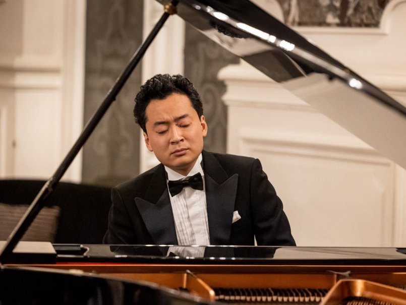 Destacado pianista japonés llegará al Teatro Municipal de Viña del Mar con un concierto dedicado al Romanticismo