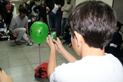 Estudiantes de quinto básico viven jornada educativa con competencia robótica en el Makerspace de la FIN-PUCV