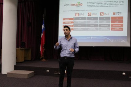 Estudiantes de Ingeniería Civil Industrial recibieron consejos del fundador de la plataforma de idiomas Itandem