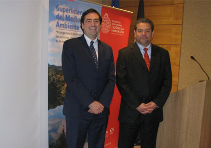 Superintendencia del Medio Ambiente y Facultad de Derecho PUCV suscribieron convenio de colaboración académica