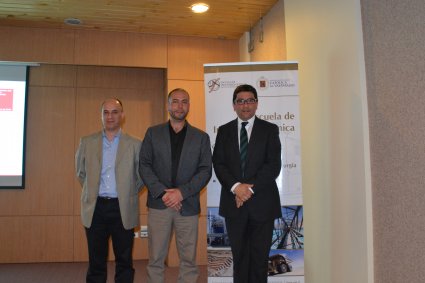 Ministro de Medio Ambiente participa como expositor en seminario de Escuela de Ingeniería Química