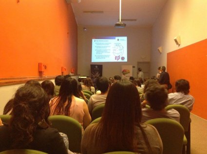 Dr. Javier Bravo dicta charla en Museo de Historia Natural