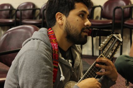 Nuevo coro y banda de la Facultad de Ingeniería PUCV realizó su primer ensayo abierto para estudiantes interesados en la música