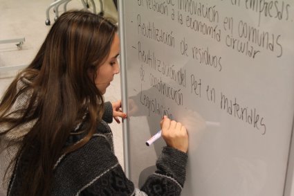 Con la participación de 35 estudiantes de 1er año de la Facultad de Ingeniería se dio inicio al proyecto Ingeniería Circular