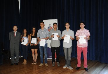 PUCV realiza ceremonia para estudiantes que obtuvieron Beca PUCV y Premio de Honor Rector Rubén Castro