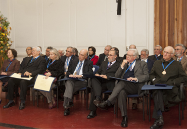 Profesores de la Facultad son distinguidos con la condecoración Fides et Labor al Mérito Académico