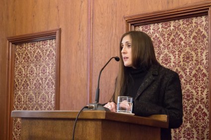 Profesora Claudia Bahamondes Oyarzún defendió su tesis doctoral en la PUCV