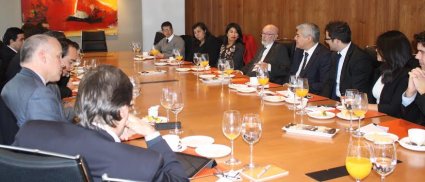 Encuentro con principales estudios de abogados destaca el liderazgo PUCV