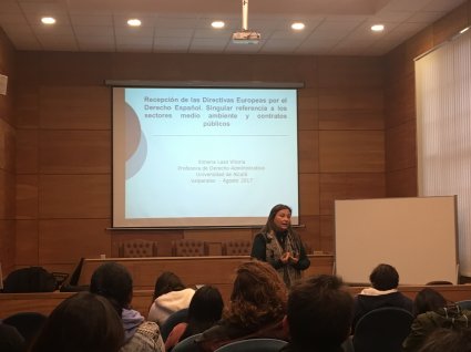 Profesora Ximena Lazo dicta conferencia sobre derecho ambiental y de contratación pública europeo