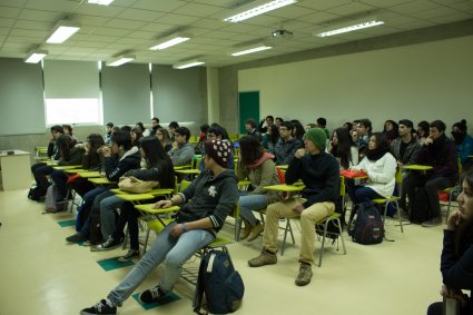 Estudiantes visitan Instituto en Día Abierto