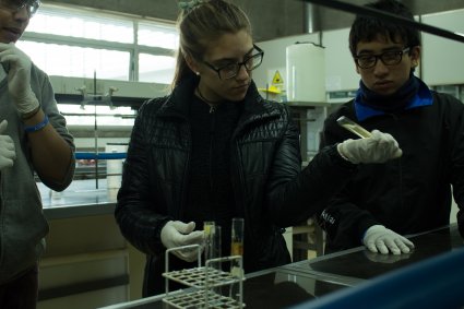 Estudiantes visitan Instituto en Día Abierto