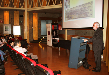 Doctor de la Universidad de Barcelona visitó la PUCV para dictar conferencia sobre transformaciones de la ciudad contemporánea