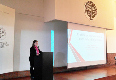 Sobre criminalidad informática expuso profesora Laura Mayer en Jornada de Derecho Penal