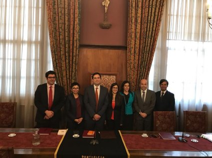 Profesora Magdalena Prieto es la nueva doctora en Derecho PUCV