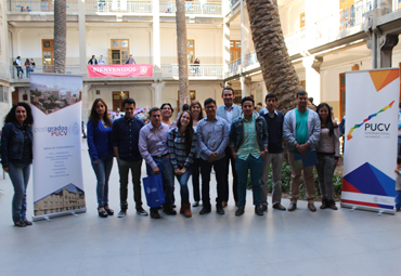 Estudiantes extranjeros de postgrado PUCV tuvieron jornada de orientación