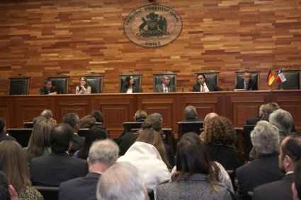Profesores Aldunate y Mayer participan en encuentro con Tribunal Constitucional alemán