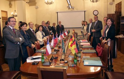 Profesores Aldunate y Mayer participan en encuentro con Tribunal Constitucional alemán