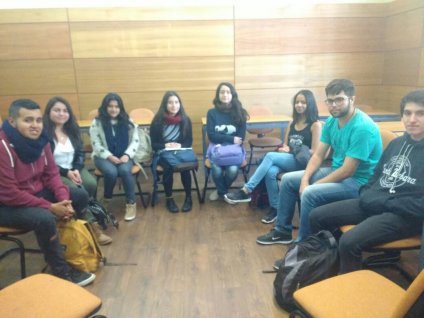 Estudiantes PACE asisten a primera reunión grupal del programa de mentorías