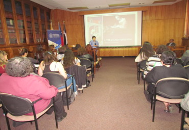 Facultad de Filosofía y Educación inauguró con éxito Seminario de Literatura y Pensamiento Femenino