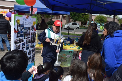 Facultad de Ciencias participa en feria científica de Llay Llay