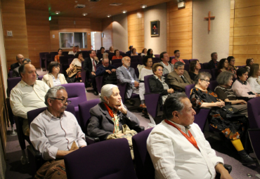 Fanor Larraín presentó Cuentos de la India del Programa Asia Pacífico PUCV