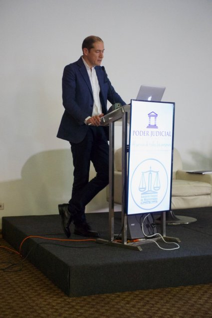 Profesores del Departamento de Derecho Privado imparten curso en Puerto Varas