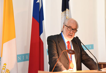 Académico Pedro Pierry es investido como Profesor Emérito PUCV