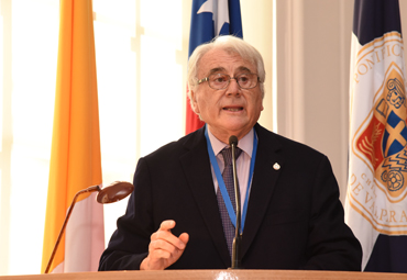 Bernardo Donoso Riveros es el nuevo Profesor Emérito de la PUCV: “Educar es hacer florecer”
