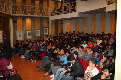 Facultad recibe a los estudiantes de primer año que se incorporan a las aulas de la PUCV